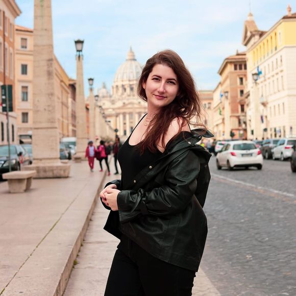 Meet your Posher, Rebecca - Picture 1 of 1